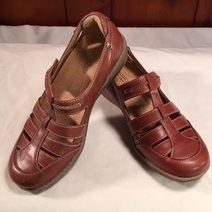 Women’s Naturalizer casual shoes. Size 6.